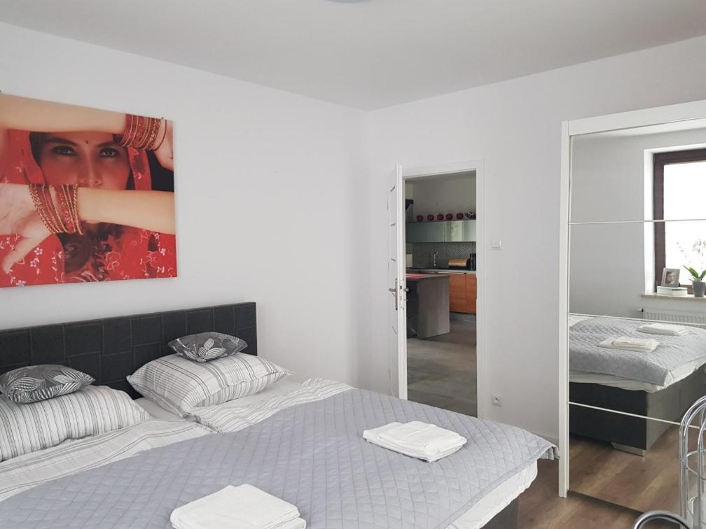 Apartament Na Warszawskiej ゴジュフ・ヴィエルコポルスキ エクステリア 写真