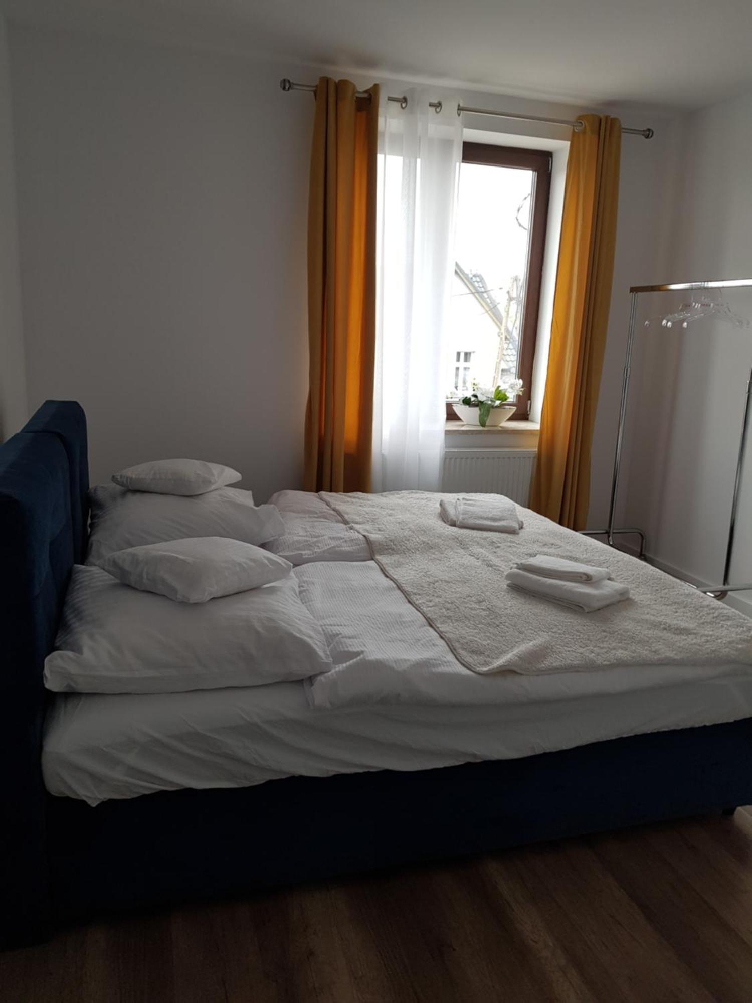 Apartament Na Warszawskiej ゴジュフ・ヴィエルコポルスキ エクステリア 写真